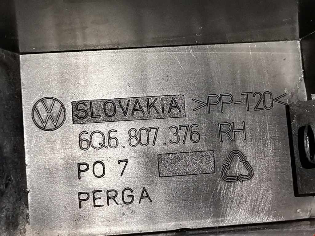 Кронштейн заднего бампера левый правый VOLKSWAGEN Polo IV 2001-2009