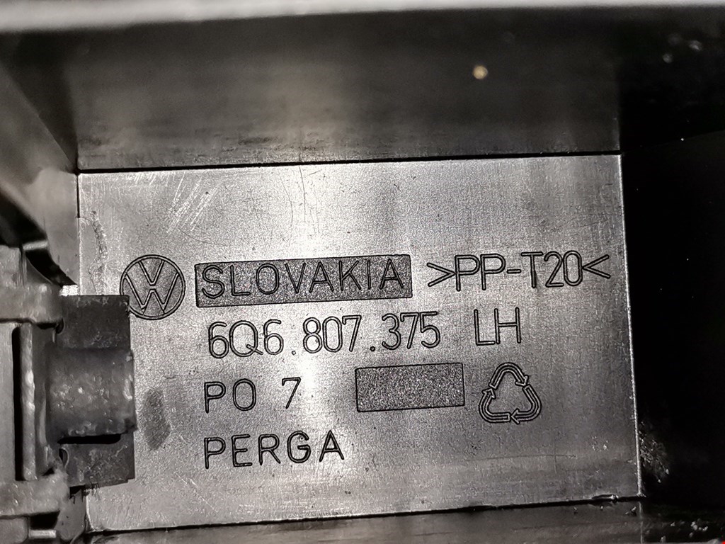 Кронштейн заднего бампера левый правый VOLKSWAGEN Polo IV 2001-2009