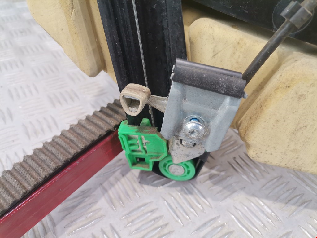 Стеклоподъемник передний правый AUDI A4 B5 1995-2001