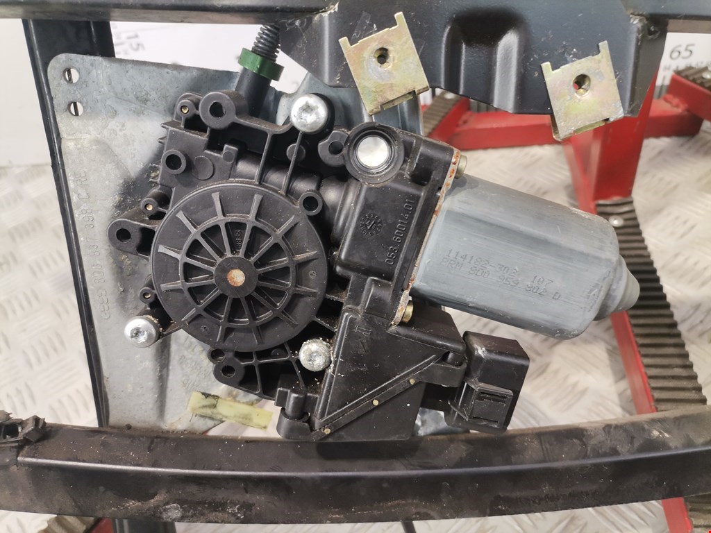 Стеклоподъемник передний правый AUDI A4 B5 1995-2001