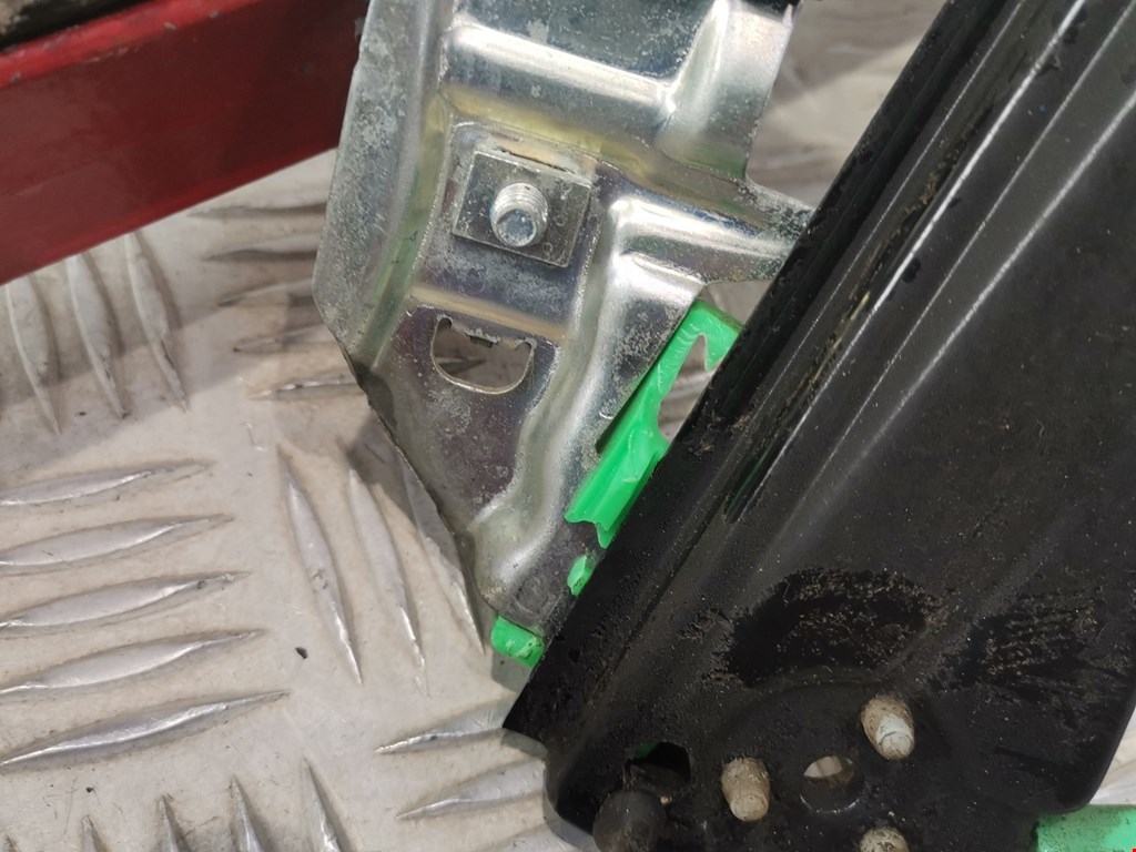 Стеклоподъемник передний правый AUDI A4 B5 1995-2001