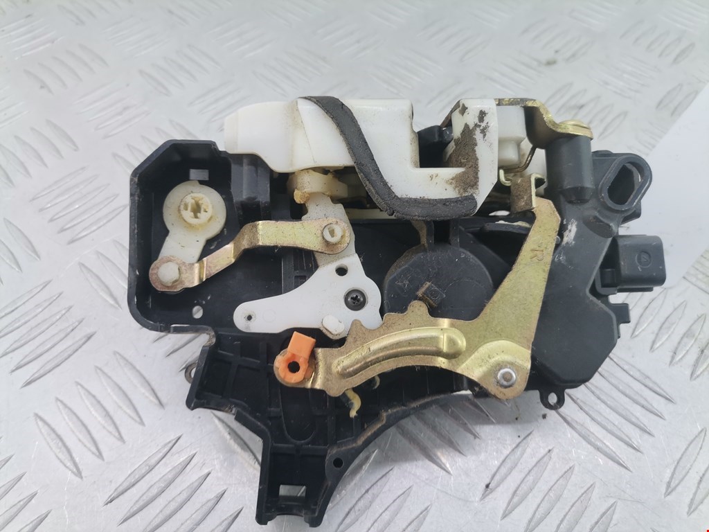 Замок двери передней правой MITSUBISHI Colt Z3 2003-2012