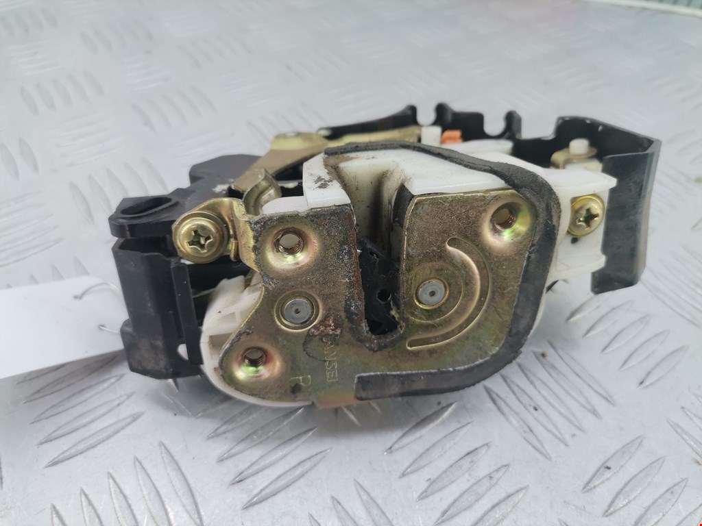 Замок двери передней правой MITSUBISHI Colt Z3 2003-2012