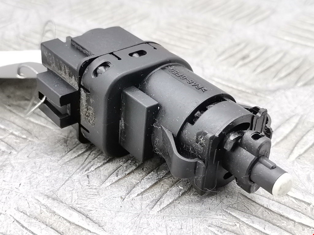 Датчик положения педали тормоза (Выключатель стоп-сигналов) Ford Fiesta 5 (2002-2008)