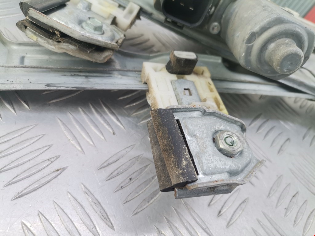 Стеклоподъемник передний правый MITSUBISHI Colt Z3 2003-2012