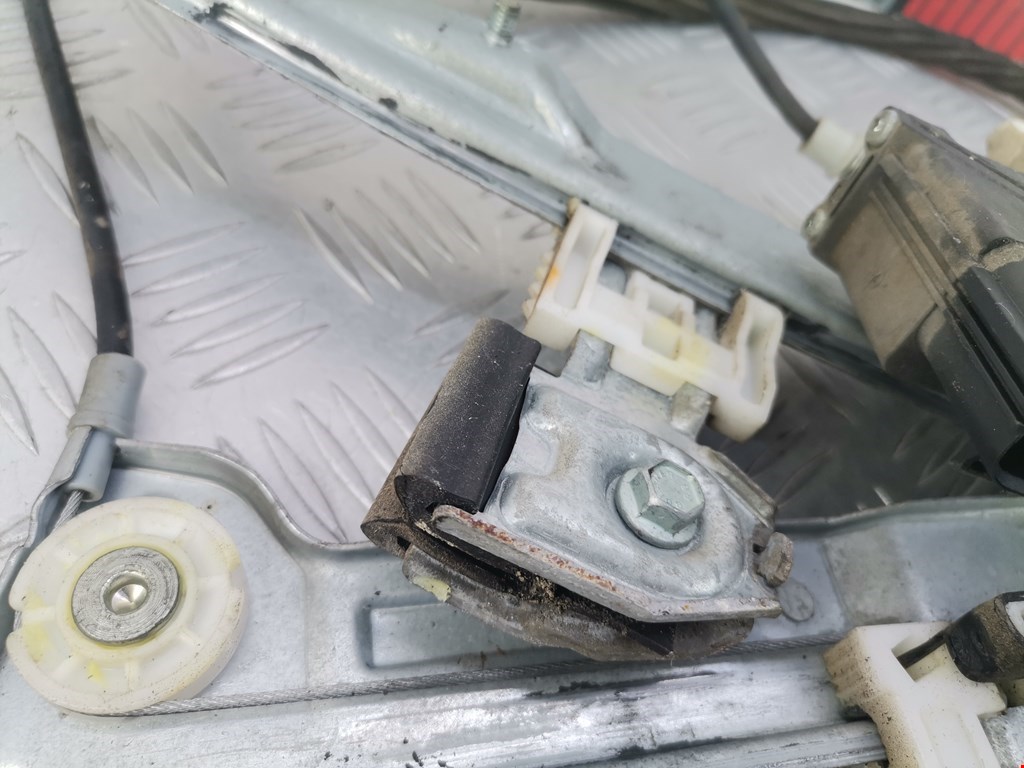 Стеклоподъемник передний правый MITSUBISHI Colt Z3 2003-2012