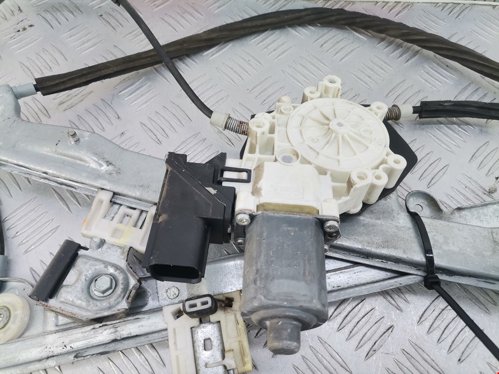 Стеклоподъемник передний правый MITSUBISHI Colt Z3 2003-2012