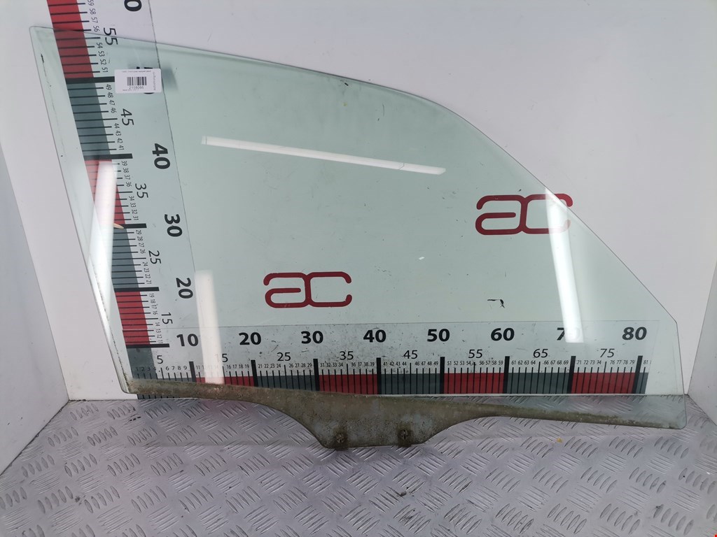 Стекло двери передней правой Mazda Demio 1 DW (1996-2003)