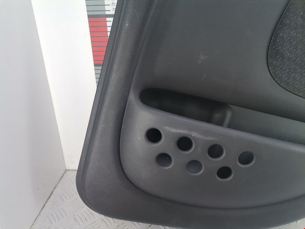 Обшивка двери задняя правая CHRYSLER PT Cruser 2000-2010