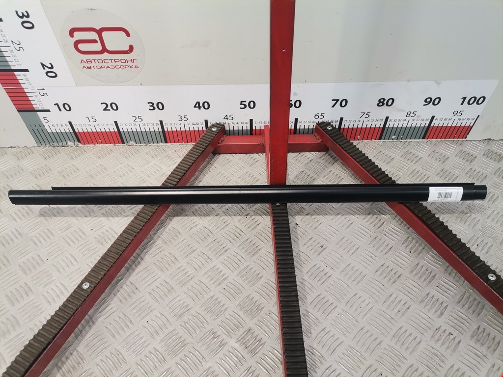 Накладка декоративная (молдинг) стекла двери передней правой Mazda Demio 1 DW (1996-2003)