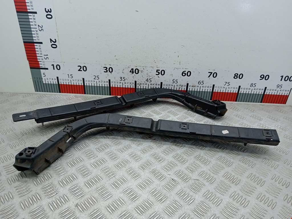 Кронштейн заднего бампера центральный SEAT Ibiza 2002-2008