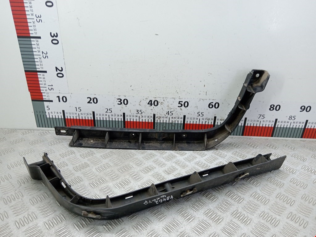 Кронштейн заднего бампера центральный SEAT Ibiza 2002-2008