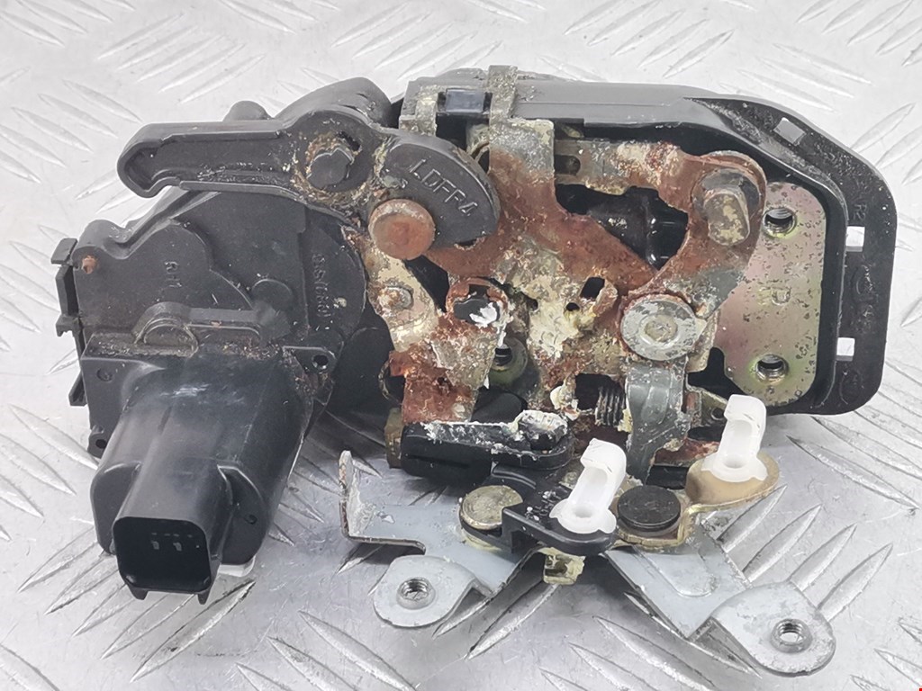 Замок двери передней правой KIA Cerato I 2004-2009