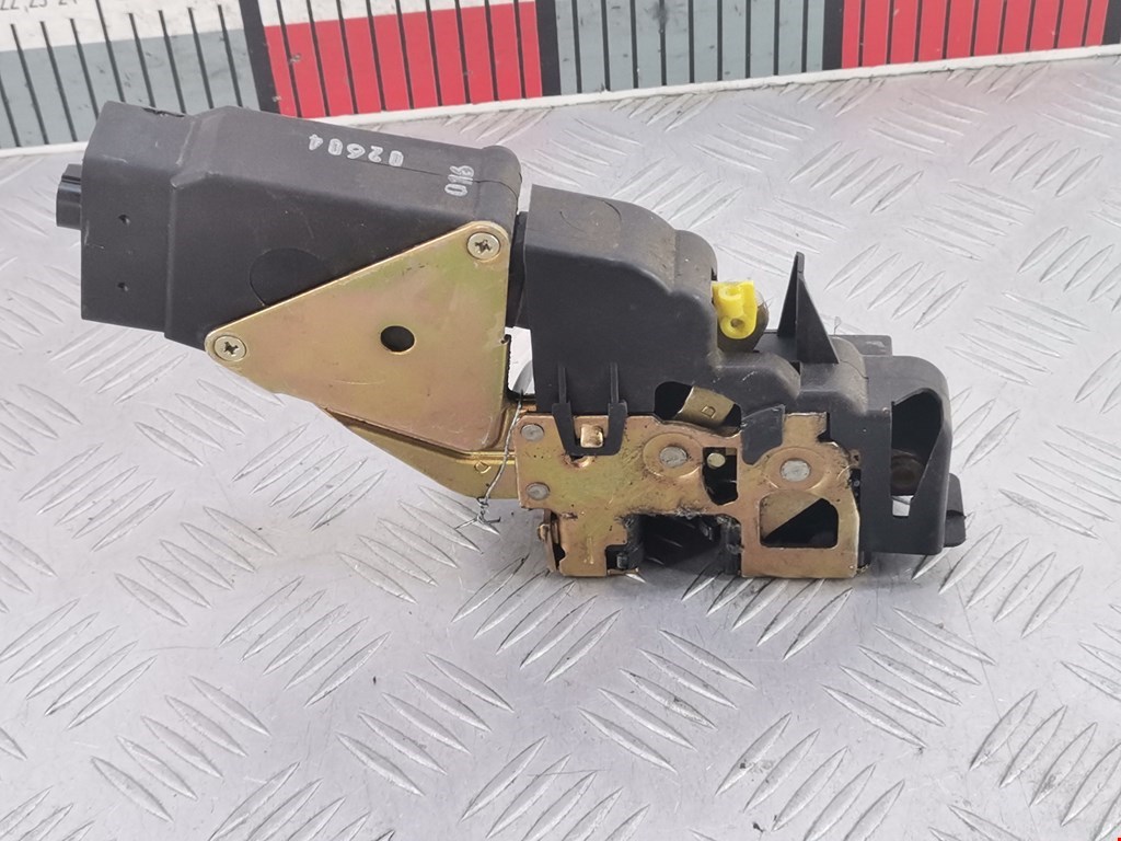 Замок двери передней правой MITSUBISHI Space Star 1999-2006