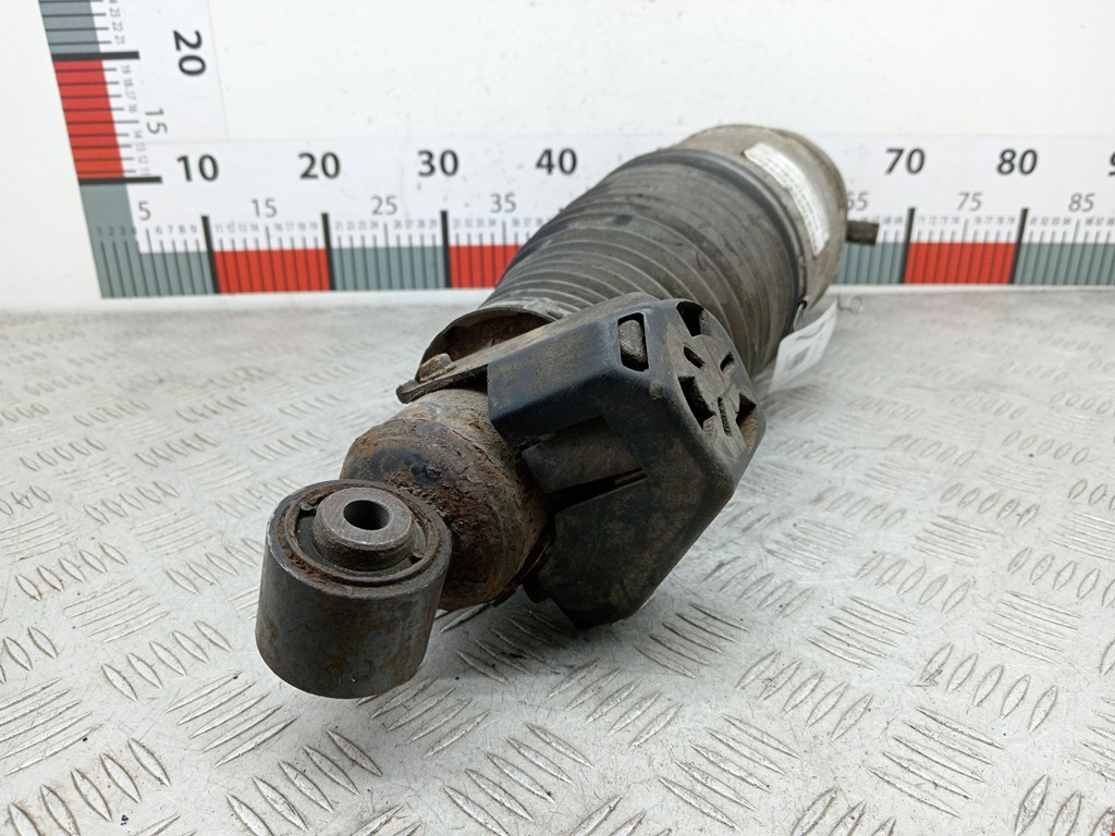 Амортизатор задний правый VOLKSWAGEN Touareg 2002-2010