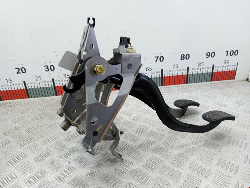 Блок педалей (педальный узел) MAZDA Demio DW 1996-2002