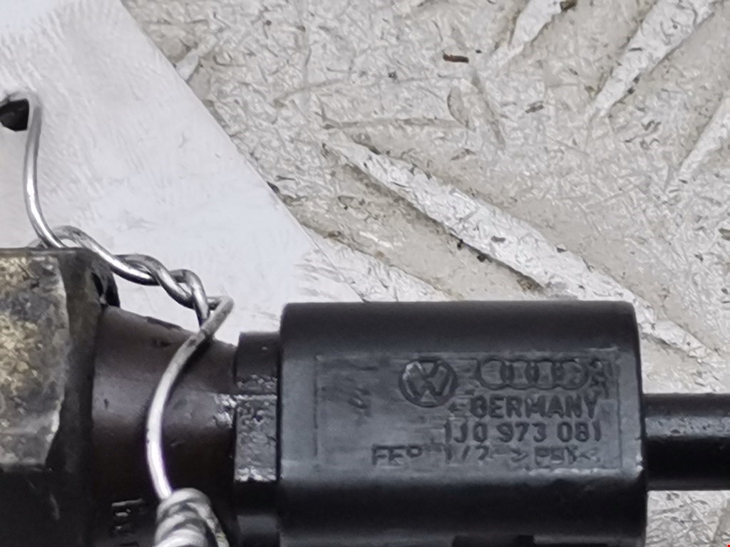 Датчик давления масла VOLKSWAGEN Golf IV 1997-2003