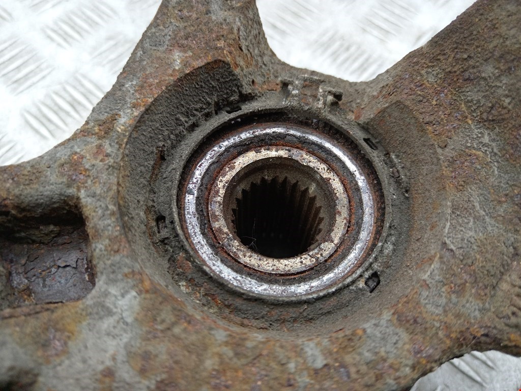 Ступица передняя левая NISSAN Micra K12 2003-2010