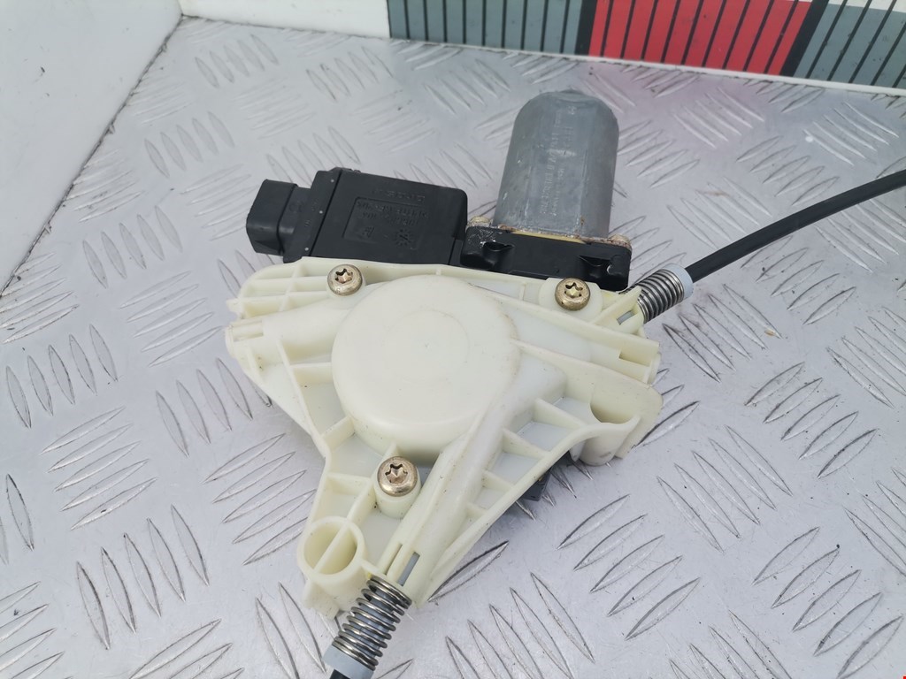 Стеклоподъемник задний правый MITSUBISHI Space Star 1999-2006