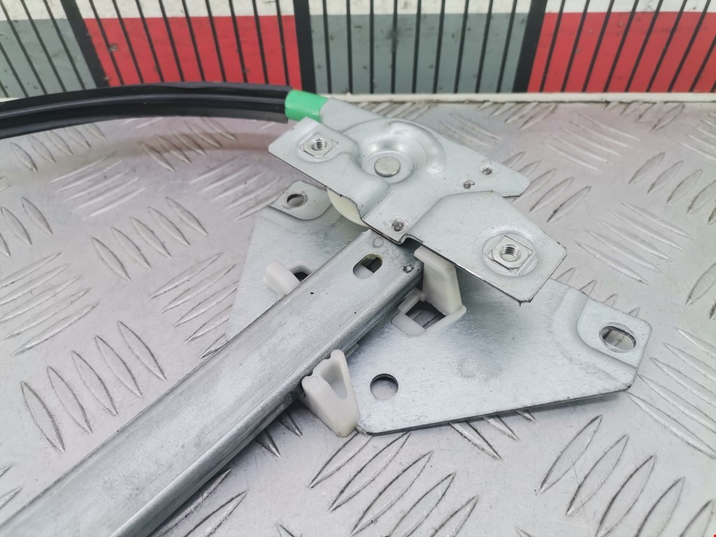 Стеклоподъемник задний правый MITSUBISHI Space Star 1999-2006