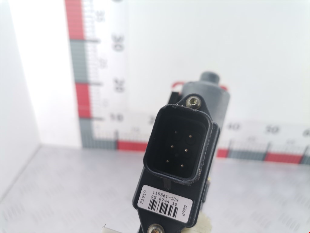 Стеклоподъемник задний правый MITSUBISHI Space Star 1999-2006