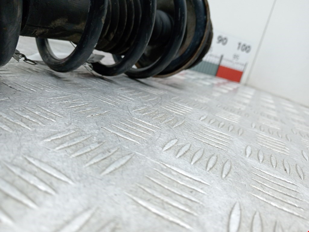 Амортизатор передний правый RENAULT Sandero 2009-2014