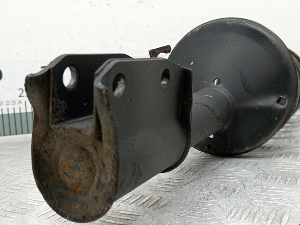 Амортизатор передний правый RENAULT Sandero 2009-2014