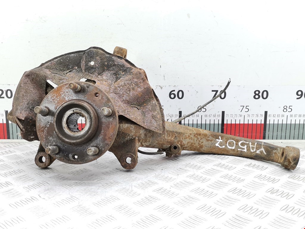 Ступица (кулак цапфа) передняя правая Mazda 6 GG (2002-2008)