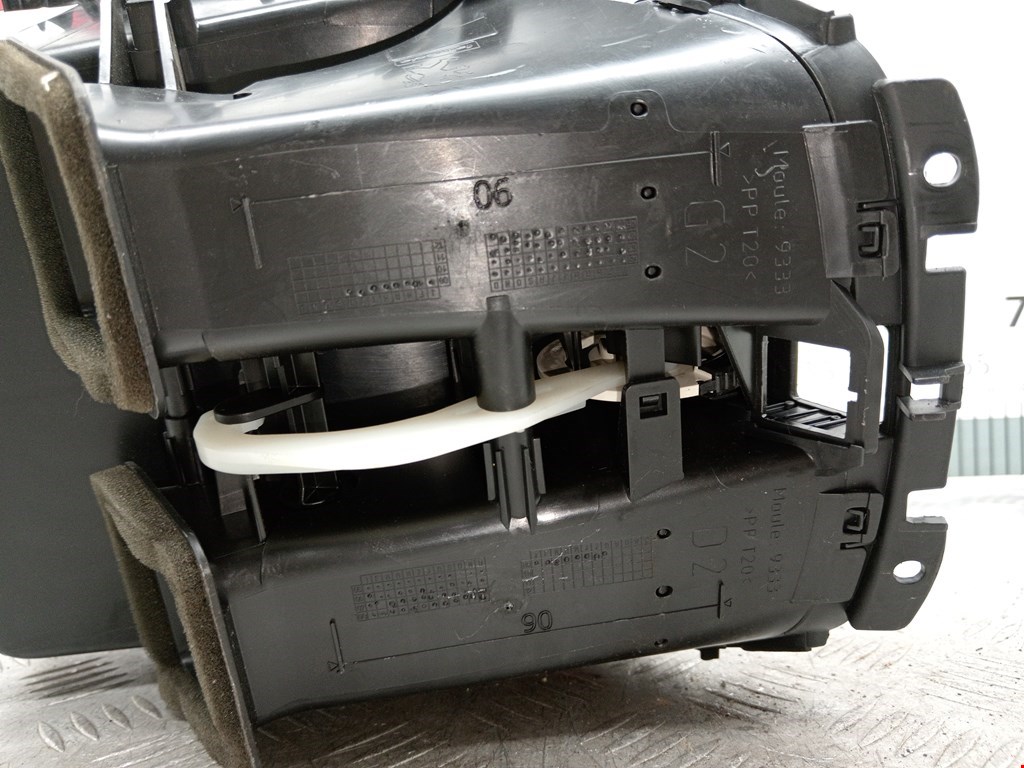 Дефлектор воздушный PEUGEOT 207 2006-2015