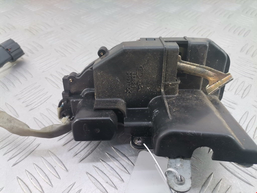 Замок двери задней правой KIA Cerato I 2004-2009