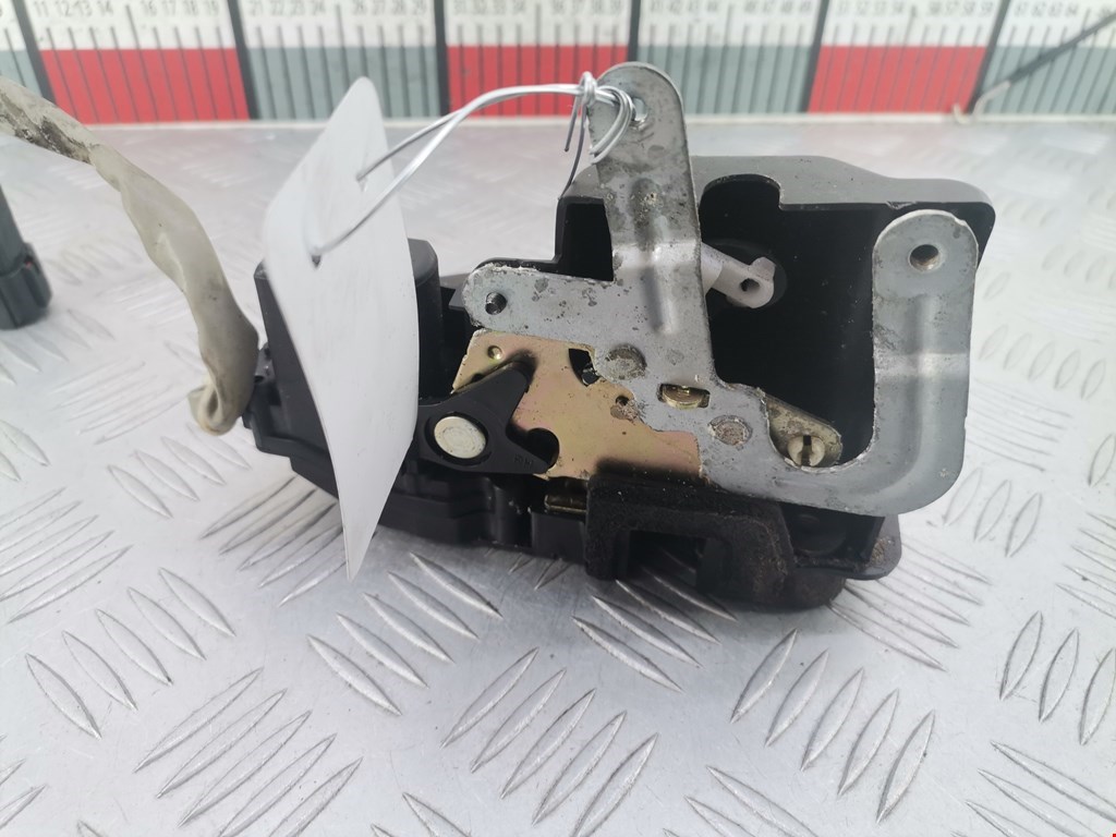 Замок двери задней правой KIA Cerato I 2004-2009