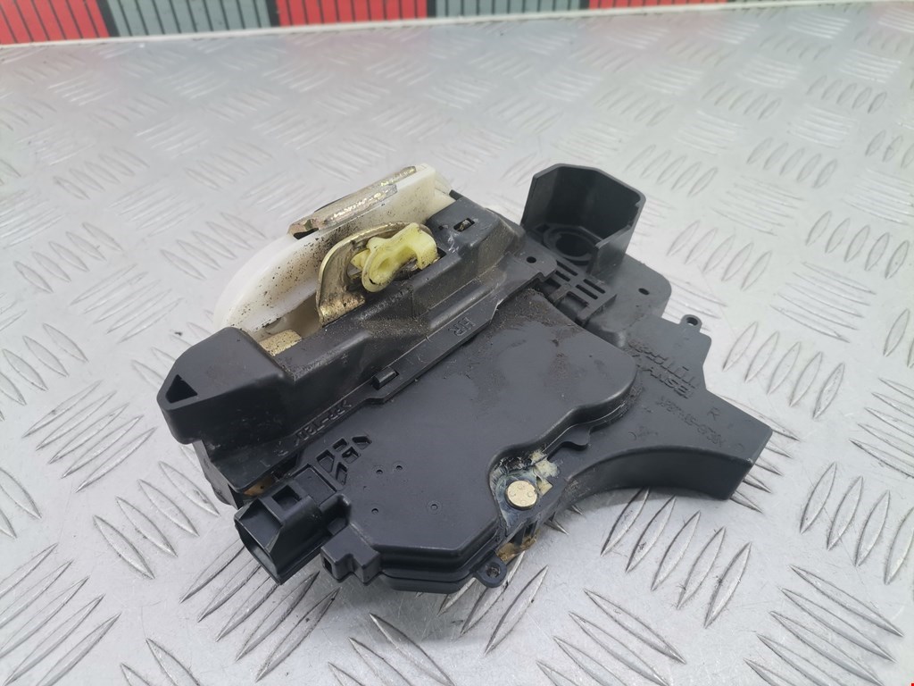 Замок двери задней правой MITSUBISHI Colt Z3 2003-2012