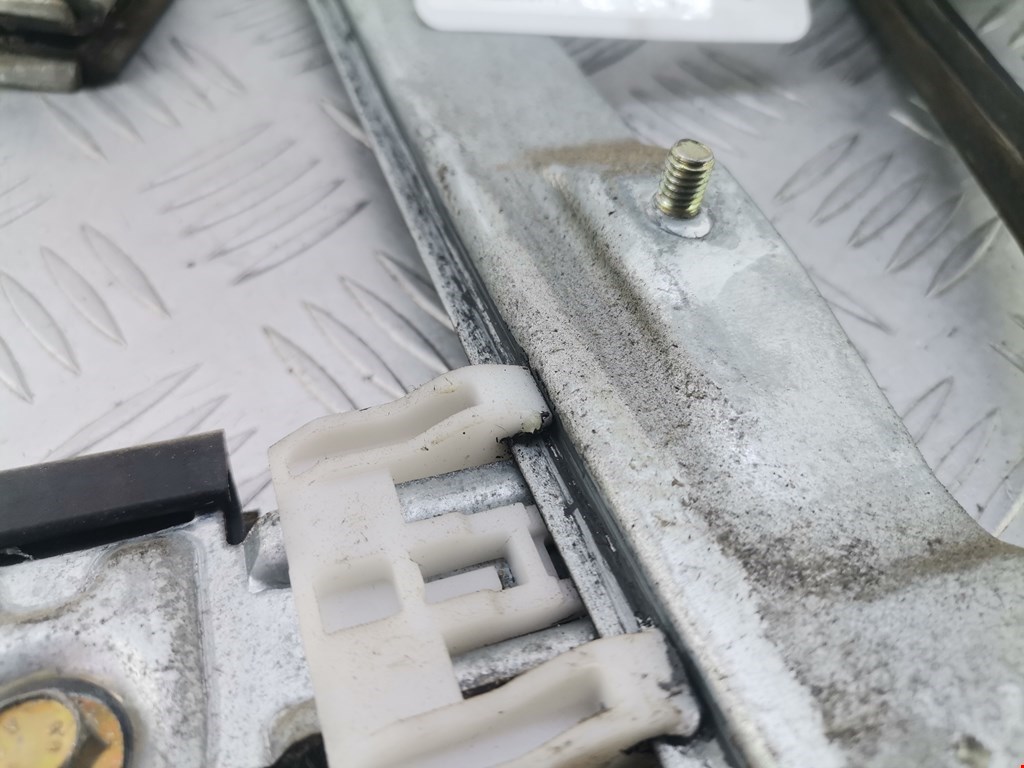 Стеклоподъемник передний левый MITSUBISHI Colt Z3 2003-2012