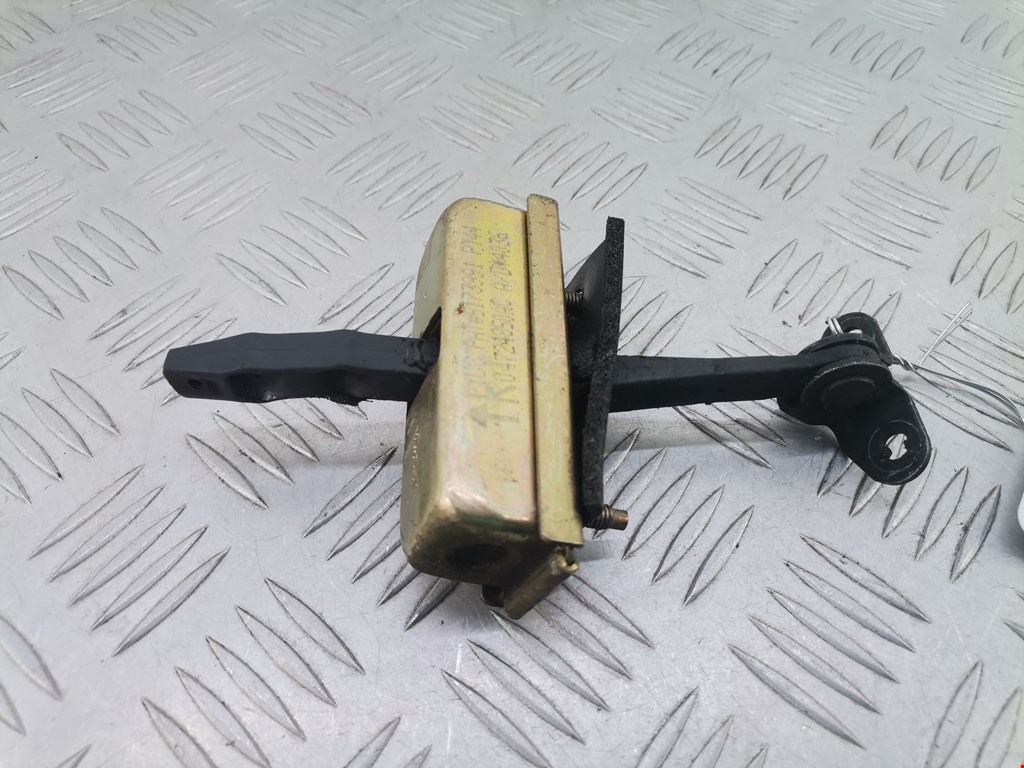 Ограничитель открывания двери CHRYSLER PT Cruser 2000-2010