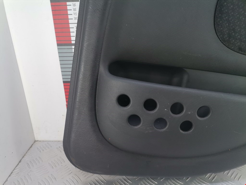 Обшивка двери задняя правая CHRYSLER PT Cruser 2000-2010