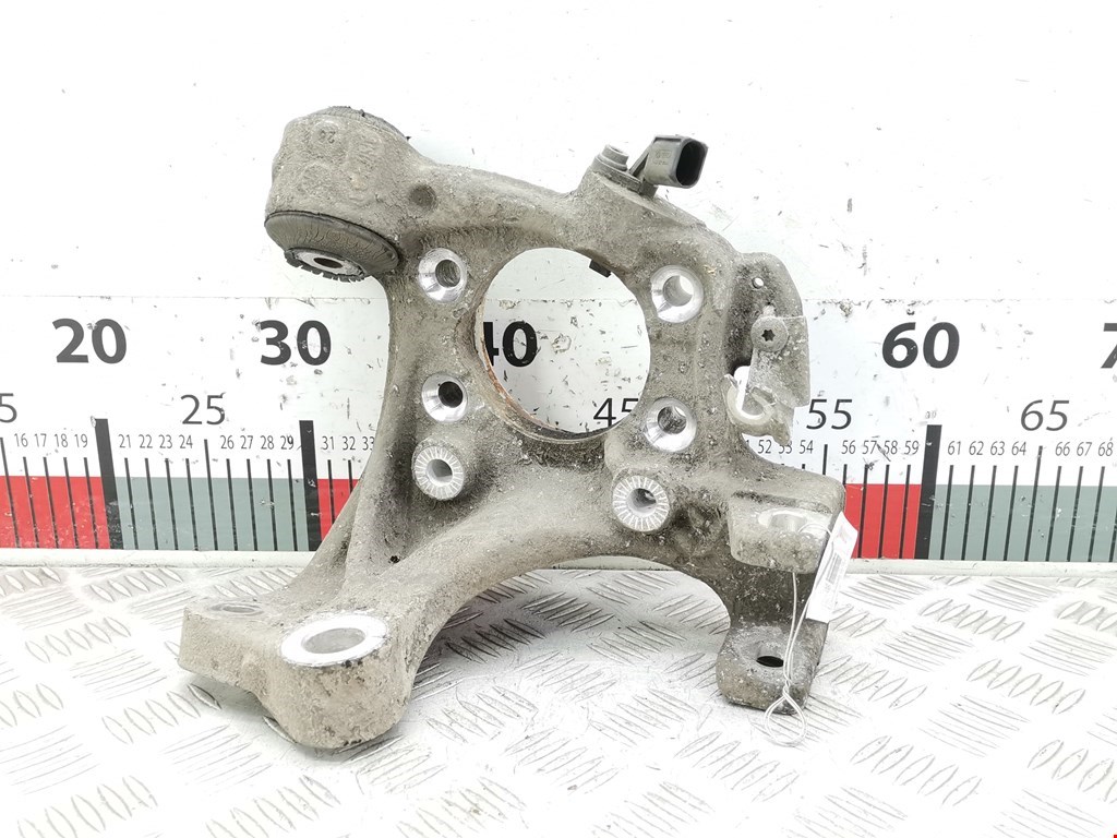 Кулак задний правый Audi A6 C6 (2004-2011)