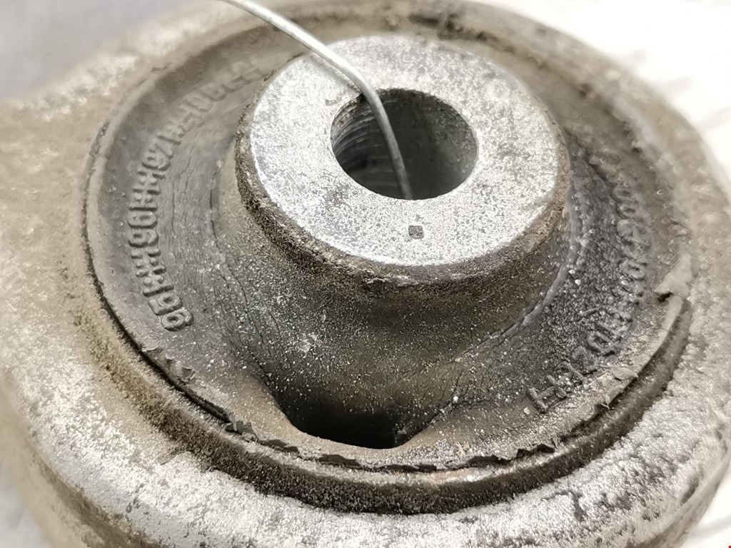 Рычаг передний правый AUDI A4 B5 1995-2001