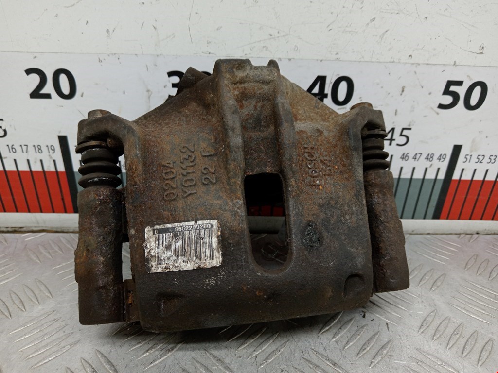 Суппорт передний правый CITROEN Berlingo 1996-2012