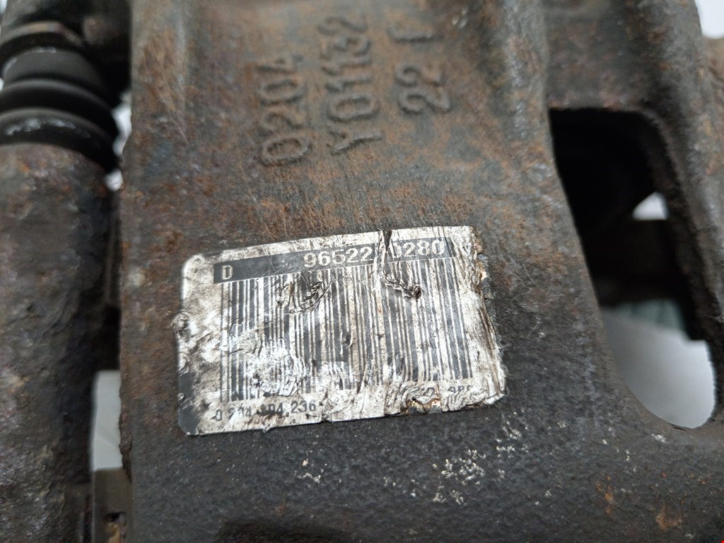 Суппорт передний правый CITROEN Berlingo 1996-2012