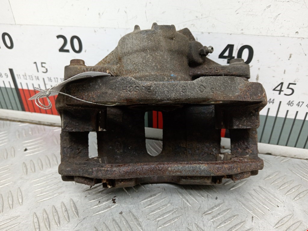 Суппорт передний правый CITROEN Berlingo 1996-2012