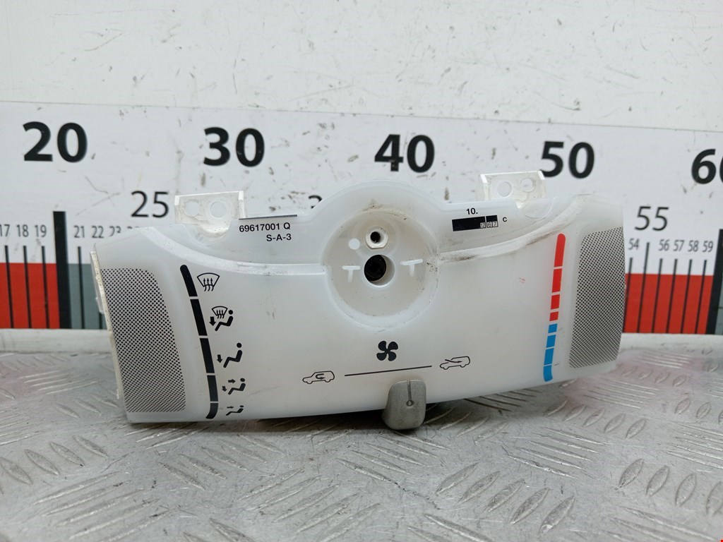 Блок управления климат-контроля Toyota Aygo 1 (2005-2014)