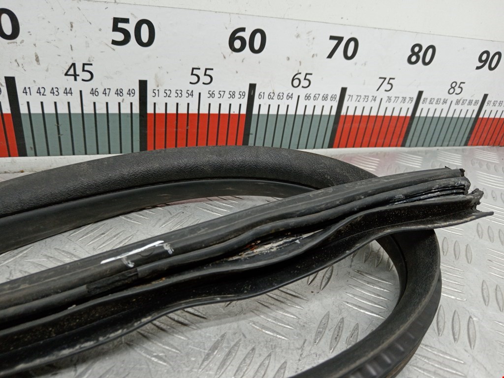 Уплотнитель двери TOYOTA Aygo AB10 2005-2014