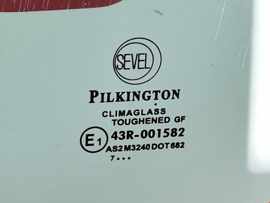 Стекло двери переднее левое CITROEN Jumper 250 2006-н.в.