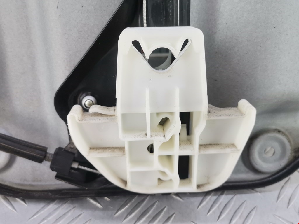 Стеклоподъемник задний левый VOLKSWAGEN Touran 2003-2010