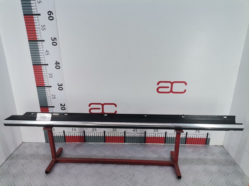 Накладка декоративная (молдинг) стекла двери задней левой Audi A6 C5 (1997-2005)