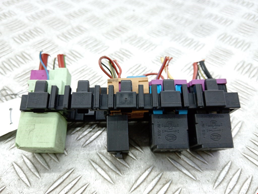 Блок реле AUDI A3 8P 2003-2013