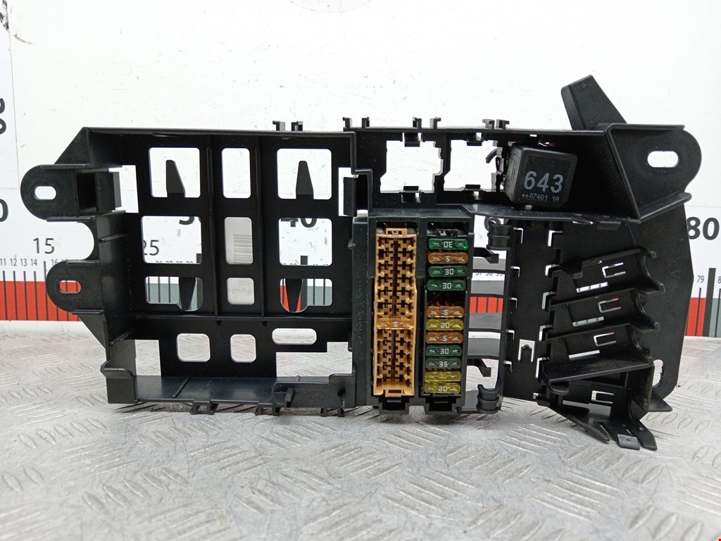 Датчик уровня в бачок омывателя AUDI A6 C6 2004-2010