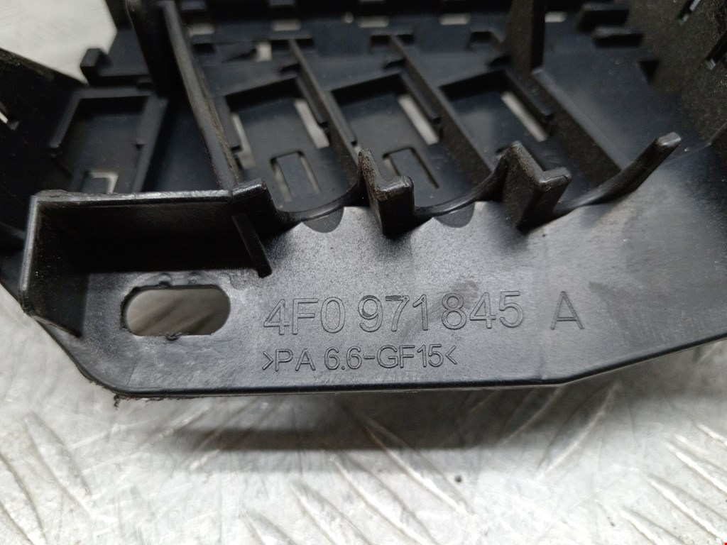 Датчик уровня в бачок омывателя AUDI A6 C6 2004-2010