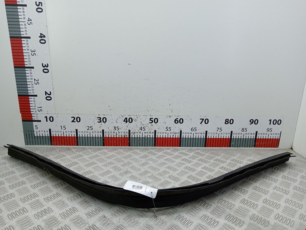 Уплотнитель (наружный) AUDI A4 B8 2007-2015