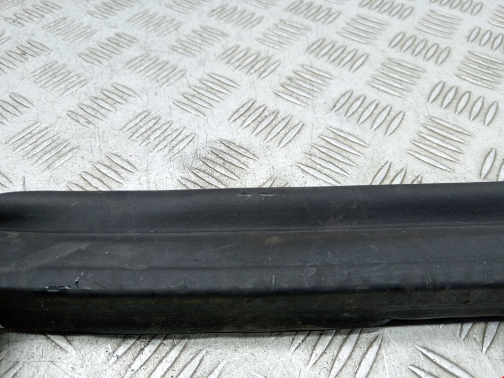 Уплотнитель (наружный) AUDI A4 B8 2007-2015